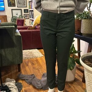 Vince nwt new khakis olive green size 6